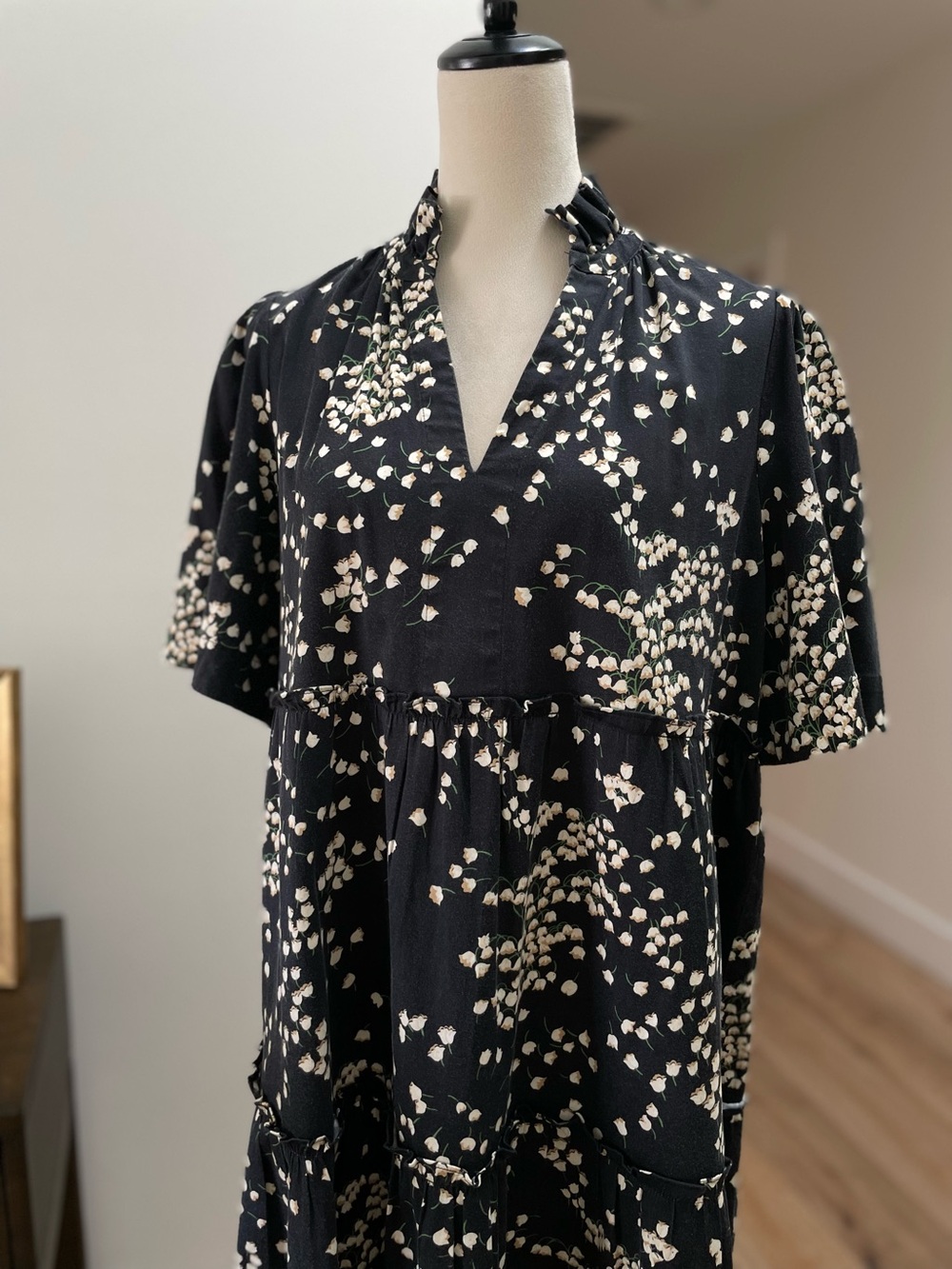 TUCKERNUCK Crawford Dress Size XL Soft Black & Cream Ruffled Floral - Picture 3 of 10